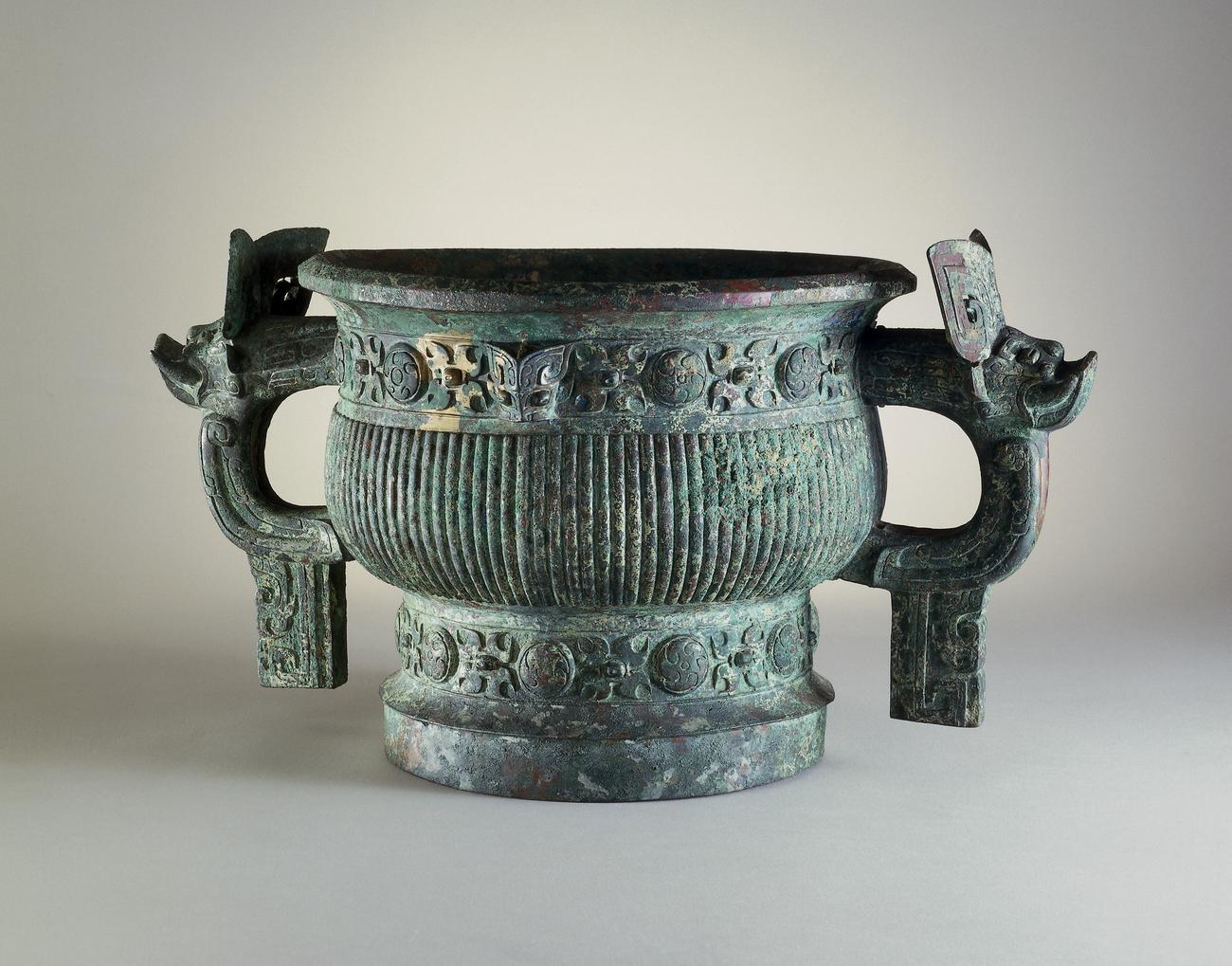 Bronze ritual vessel