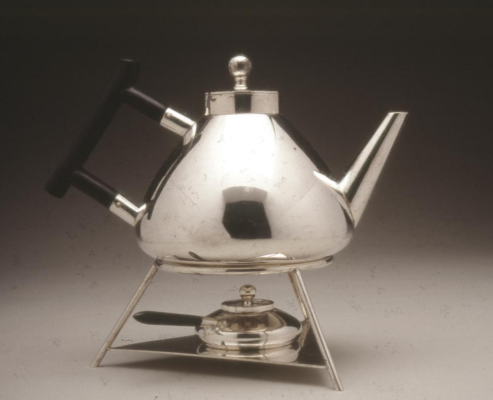 Dresser kettle and stand