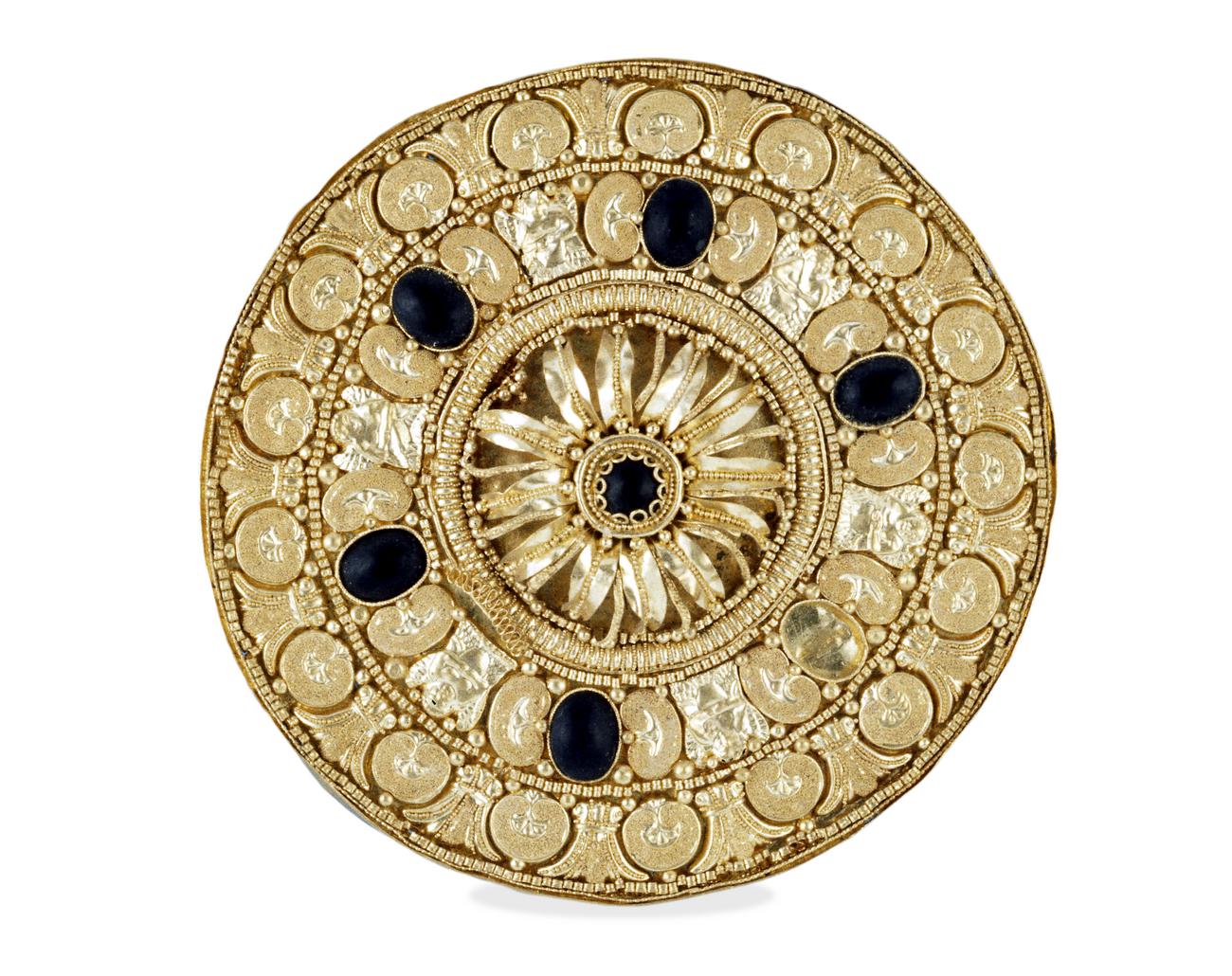 Gold ear-stud