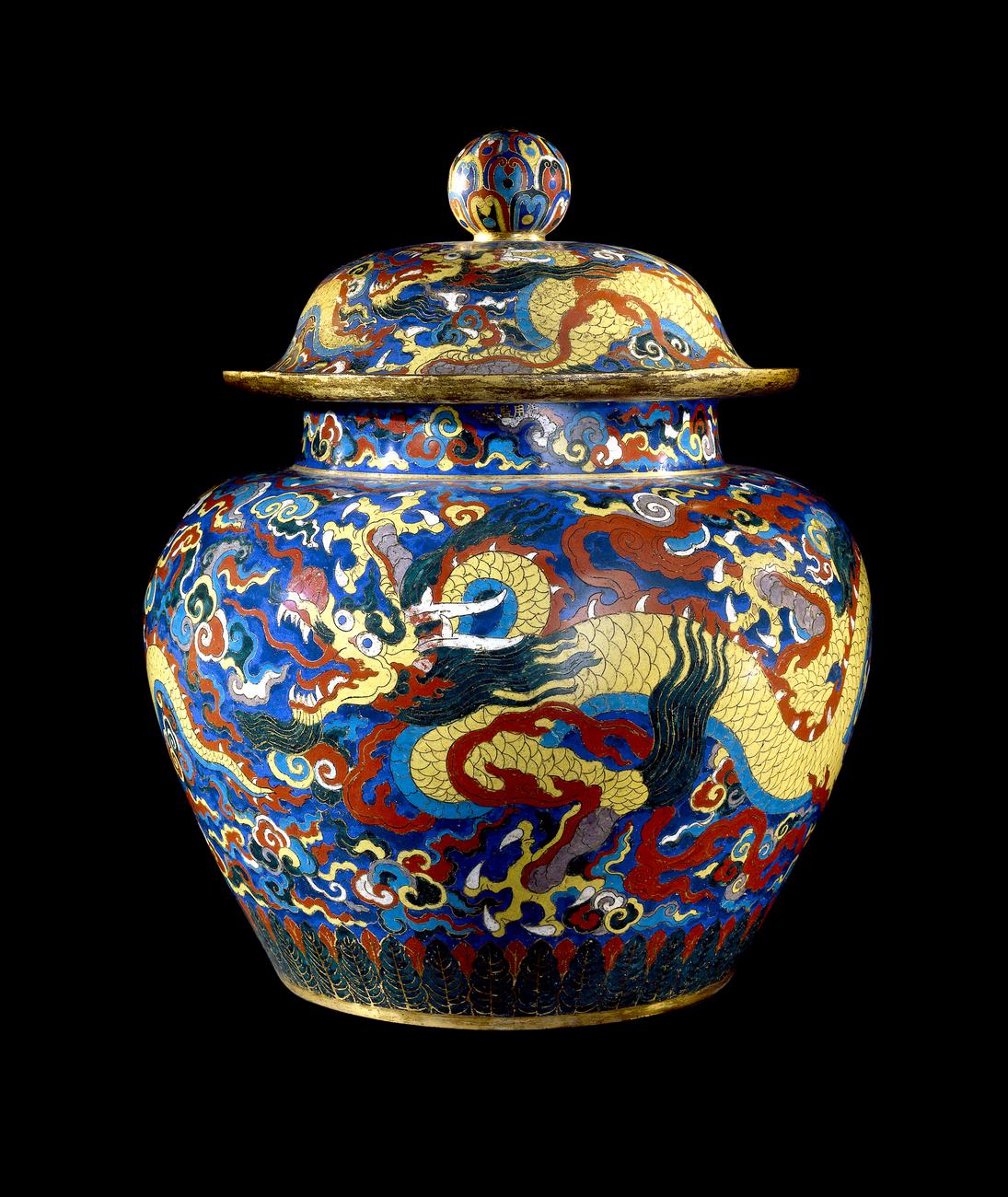 Jar with a dragon