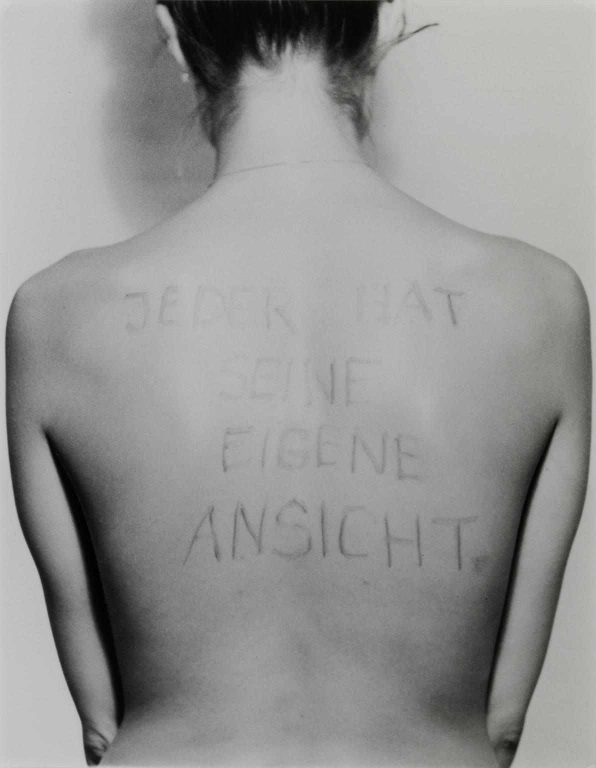 Jeder hat seine eigene Ansicht / Everyone Has His Own Point of View by Birgit Jürgenssen